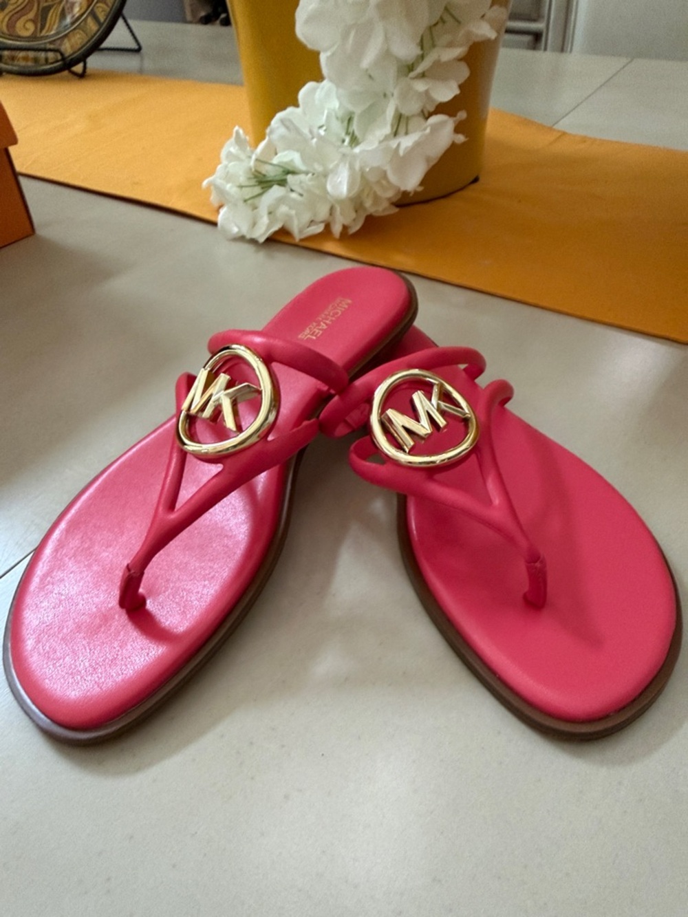 Michael Kors Pink Jelly Logo Thong Sandals with Gold MK Emblem - Picture 4 of 7